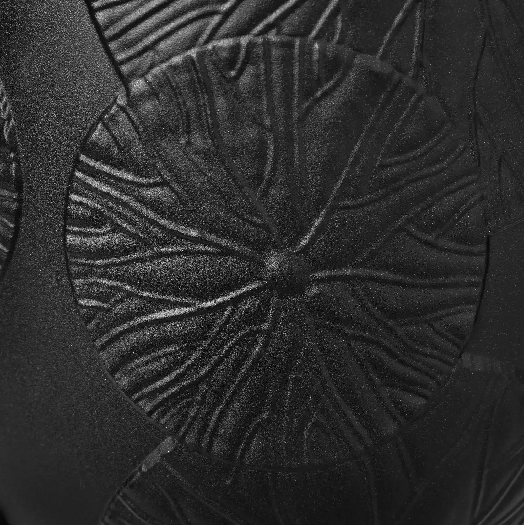 Elho Fuente Lily Round 47Cm (Black) - Image 6