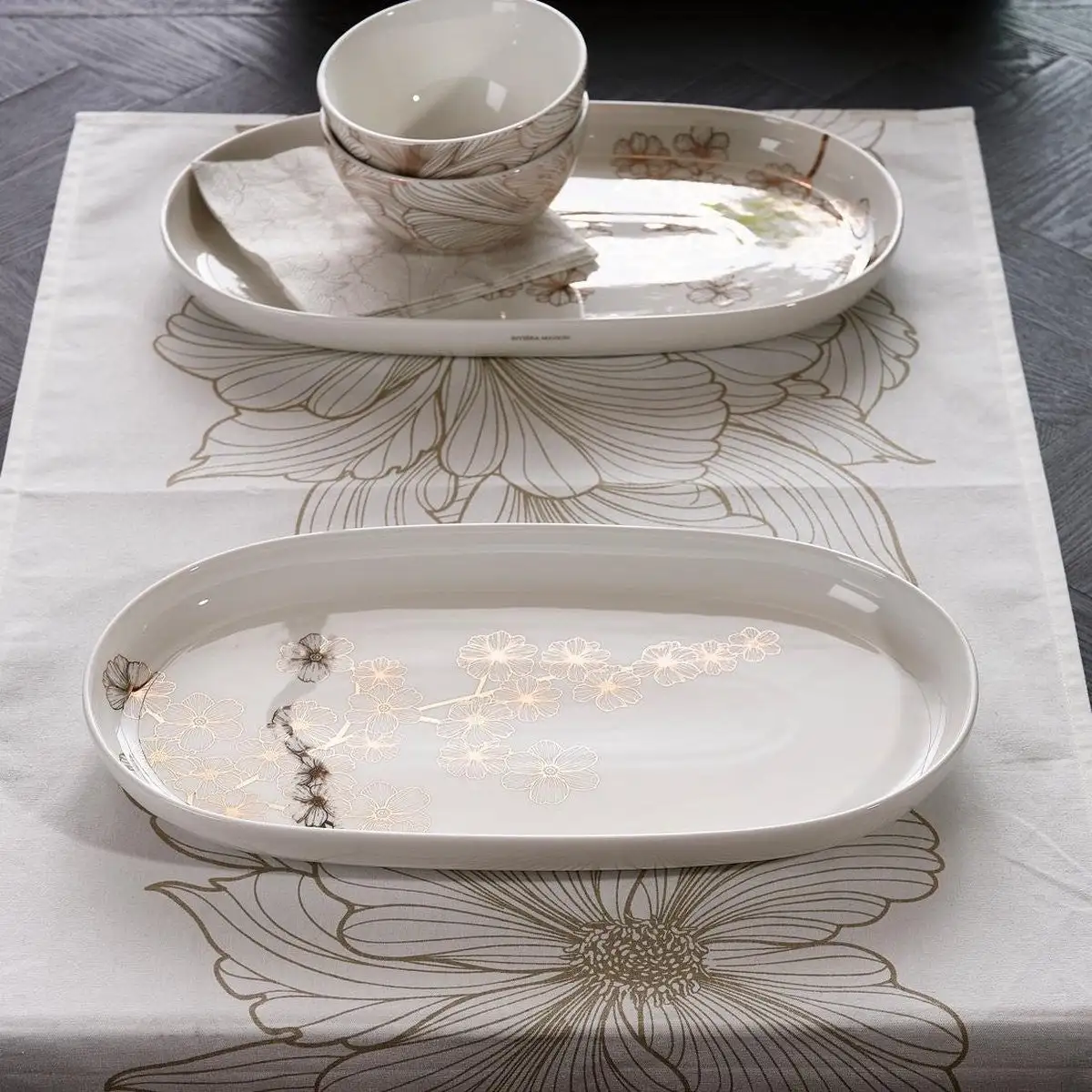 Merry Harriers Les Fleurs Porcelain Serving Plate - Image 3