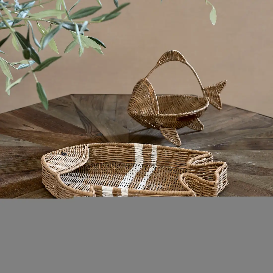 Riviera Maison Rustic Rattan Happy Fish Tray - Image 3