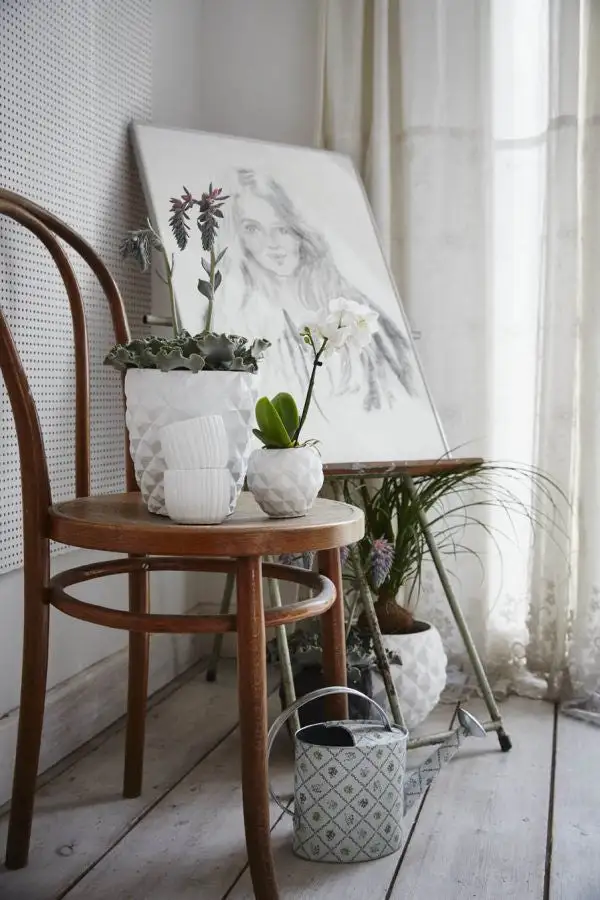 Indoor Lux Heraldry Ball Planter (White) - 18cm Dia - Image 3