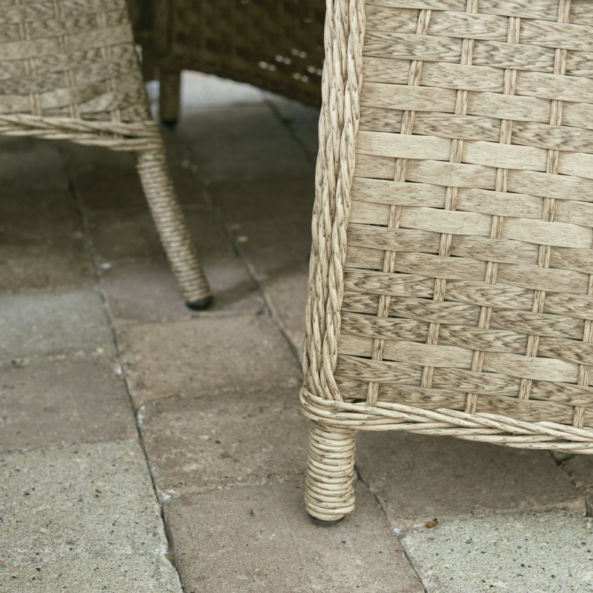 Hampton - 6 Seat Set With 135cm Round Table (Sand Colour Cushions) - Image 5