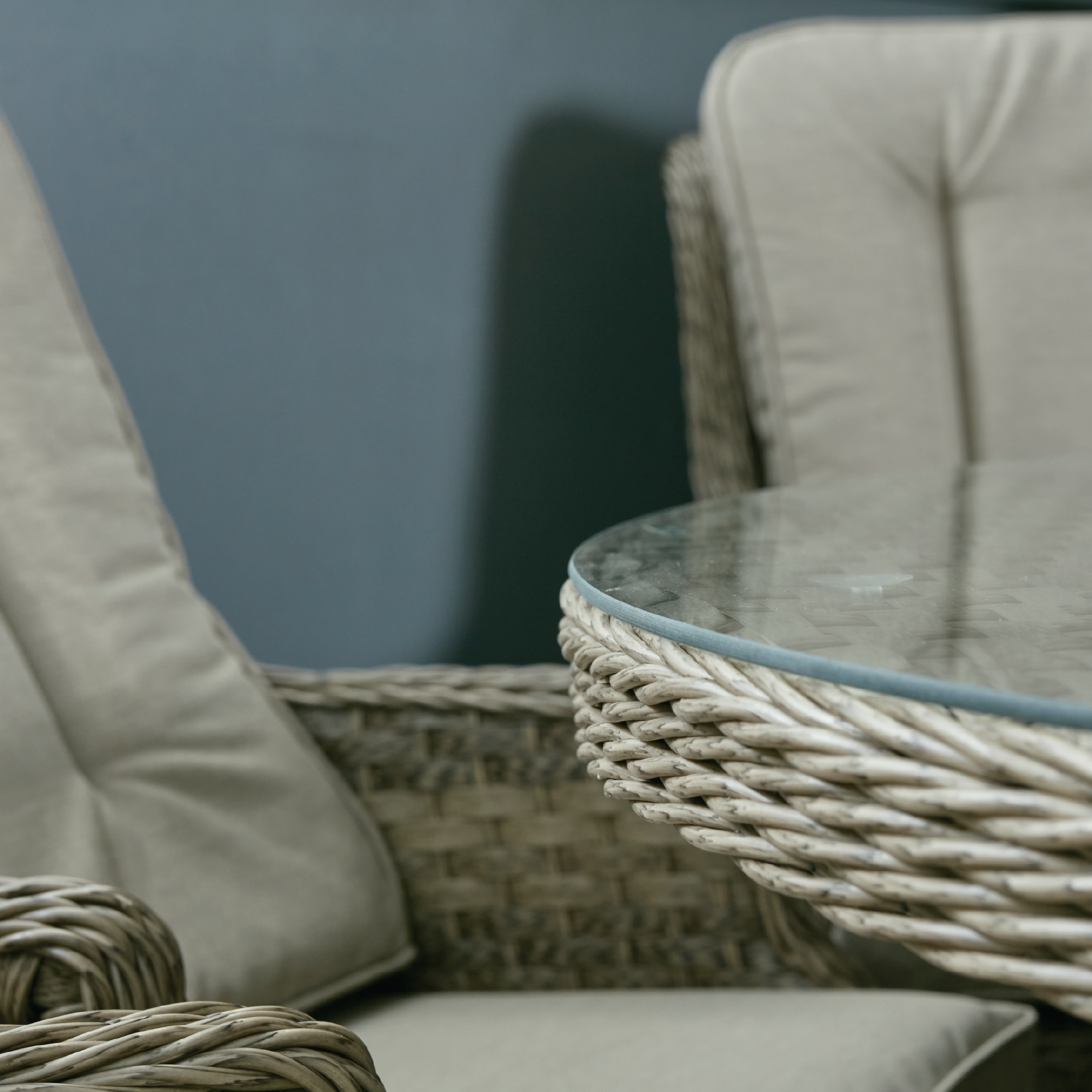 Hampton - 6 Seat Set With 135cm Round Table (Sand Colour Cushions) - Image 14